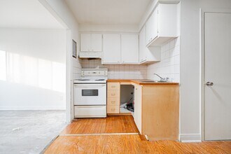 Building Photo - 6880-625e 25e Ave