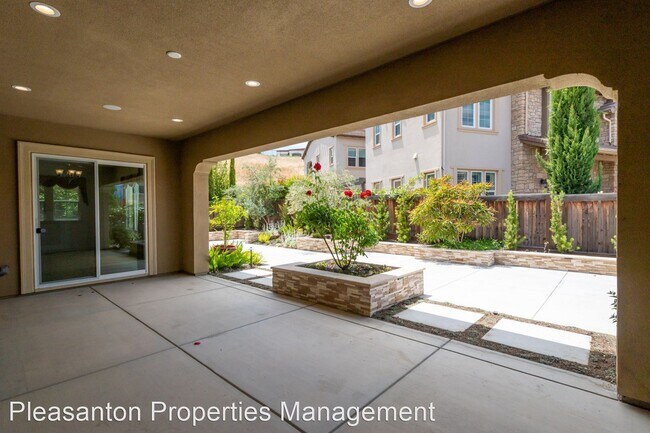 Building Photo - 6 br, 6.5 bath House - 3013 Drysdale St.
