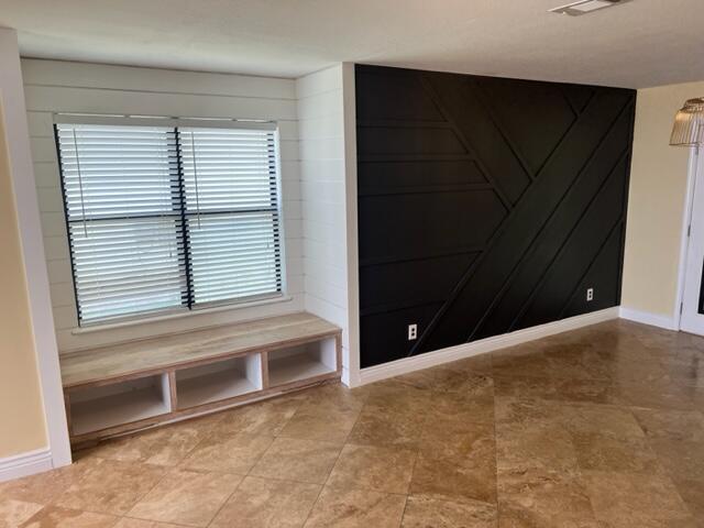 Building Photo - 215 Dolphin Estates Ct