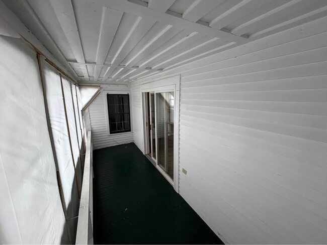 Building Photo - 323 Pine St