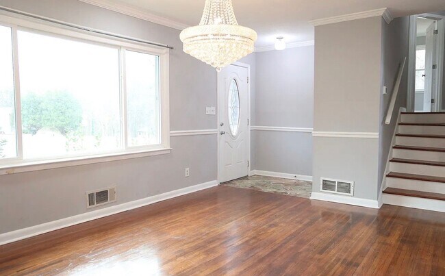 Building Photo - 2657 Crestdale Cir SE