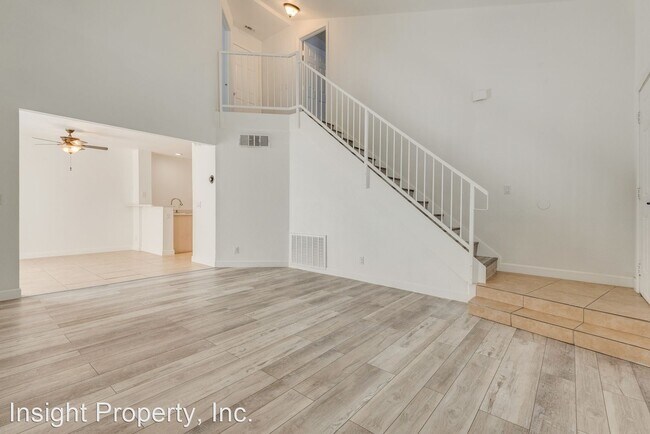 Building Photo - 2 br, 3 bath House - 7632 Almeria Ave.