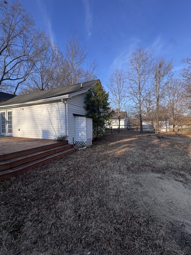 Building Photo - 616 Poplar Ave