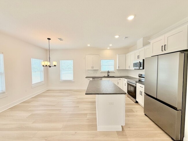 Foto del edificio - Modern 3-Bedroom Home