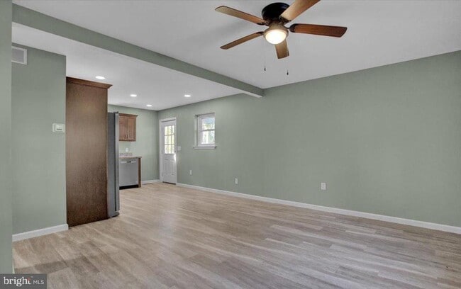 Building Photo - 40 Elaine Dr