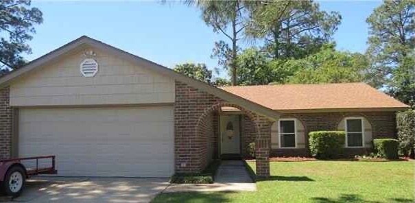 Two car garage - 317 Somerset Dr