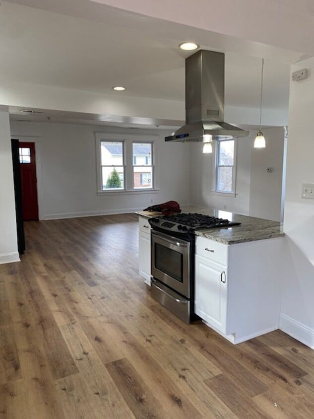 Gorgeous Parkville 3bd/3ba with 4th bd in Fin Bsmt. CAC! W/D! More! Available 5/15 - Gorgeous Parkville 3bd/3ba with 4th bd in Fin Bsmt. CAC! W/D! More! Available 5/15