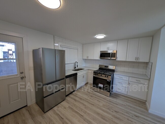 Building Photo - 3712 Bryn Mawr Dr NE