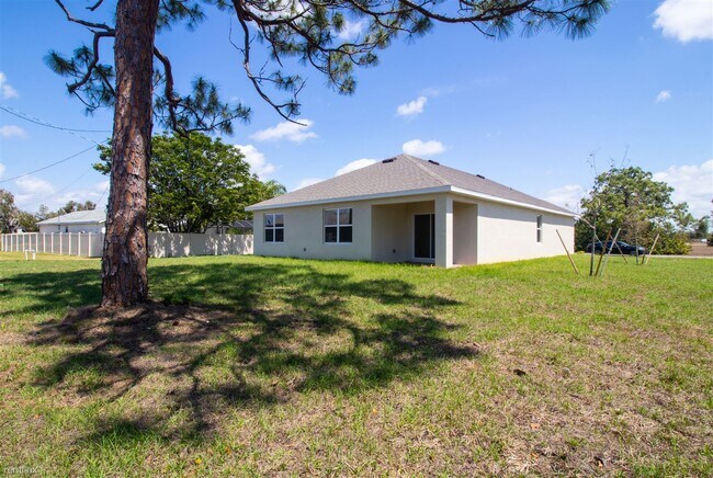 Building Photo - 4 br, 2 bath House - 504 Northeast 4th Place