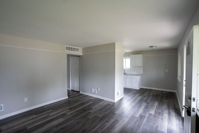 Building Photo - Charming Home