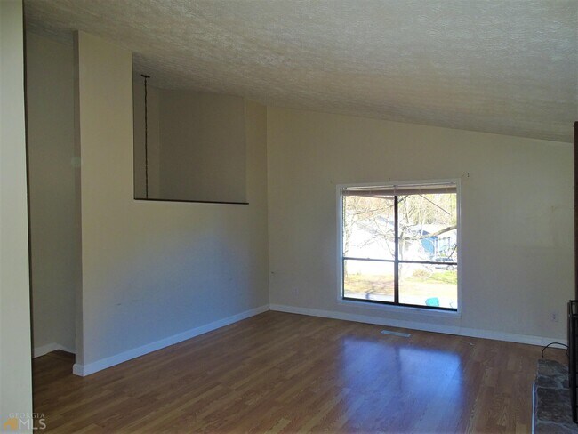Building Photo - 10035 Piney Ridge Walk
