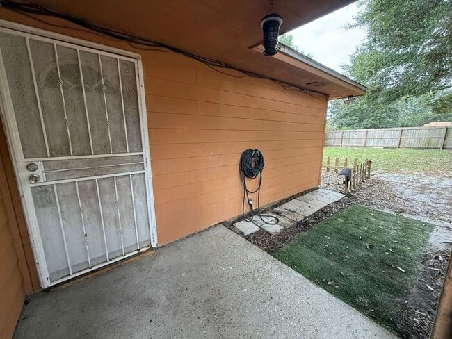 Building Photo - Gulf Breeze - Greenbriar Estates- 2 bedroo...