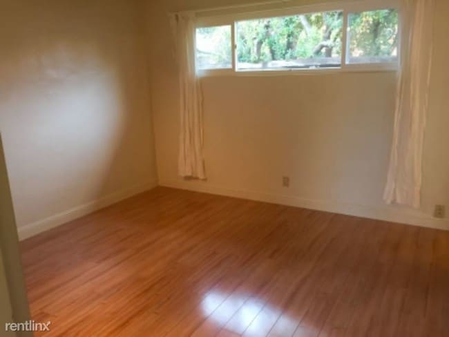 Building Photo - 1 br, 1 bath Apartment - 205 Murlagan ave