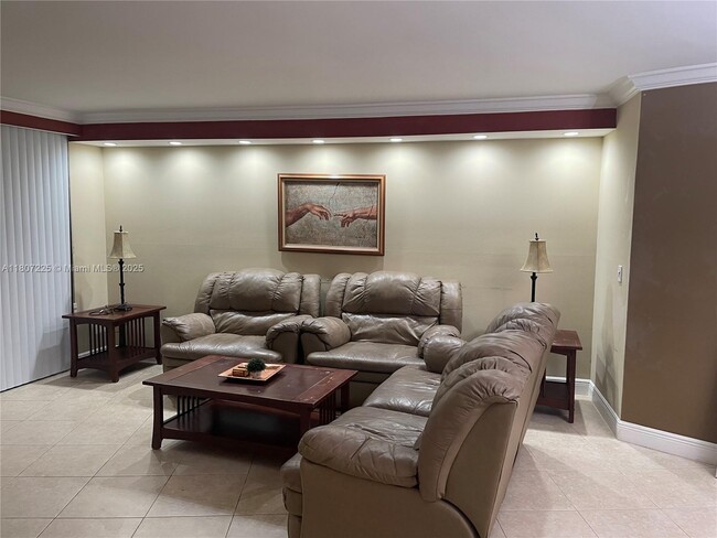 Foto del edificio - 3900 N Hills Dr