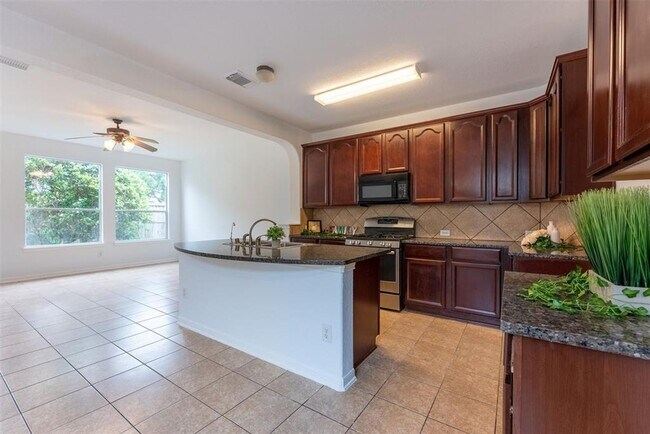 Building Photo - 21706 Spring Vine Ln