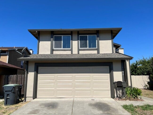 Building Photo - Updated 3 Bedroom 2.5 Bath 2 Story Fairfie...