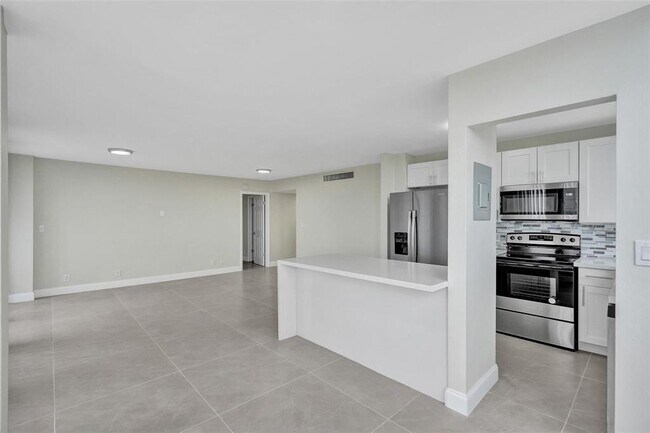 Foto del edificio - 4222 Inverrary Blvd