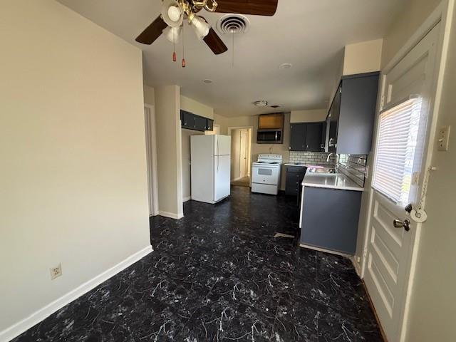 Building Photo - 806 Redwood Dr