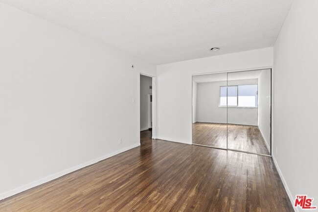 Foto del edificio - 1233 Barry Ave
