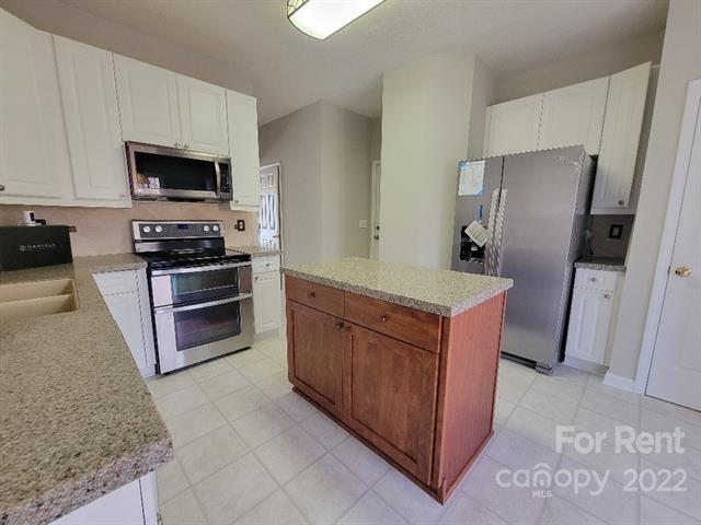 Building Photo - 1533 Hawthorne Dr