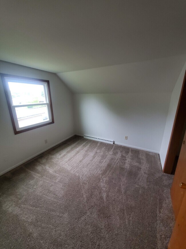 Foto del edificio - Cozy 2 bedroom upper unit in Racine