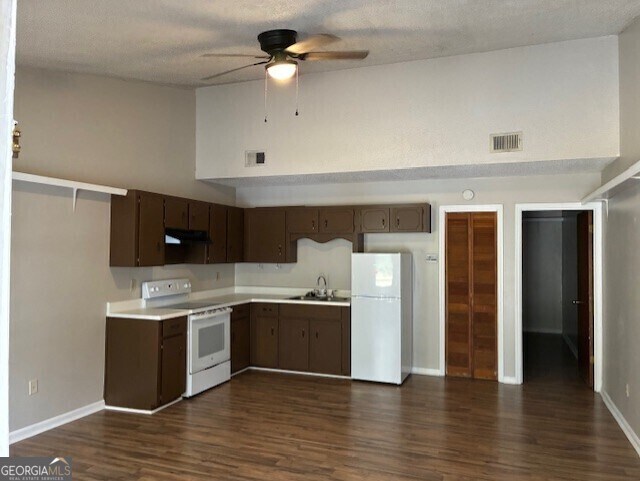 Foto del edificio - 421 W King Ave