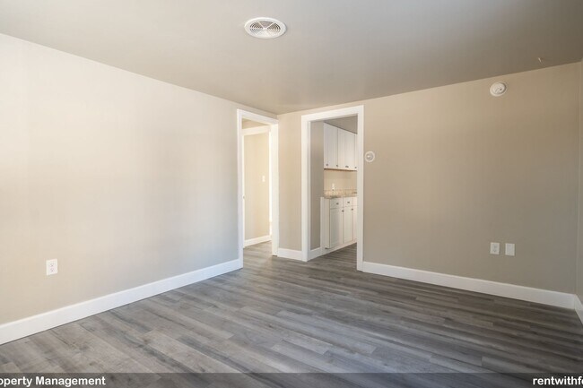 Foto del edificio - 725 E. Main St, Little Chute