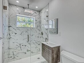 Building Photo - 855 Date Palm Dr