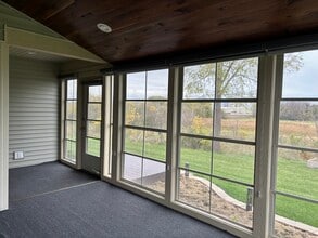 Building Photo - 512 S Main St