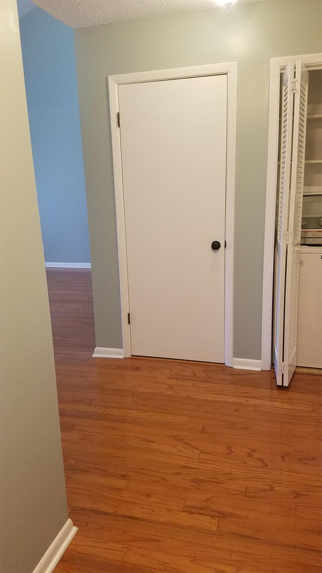 Foto del edificio - 1160 Village Creek Ln