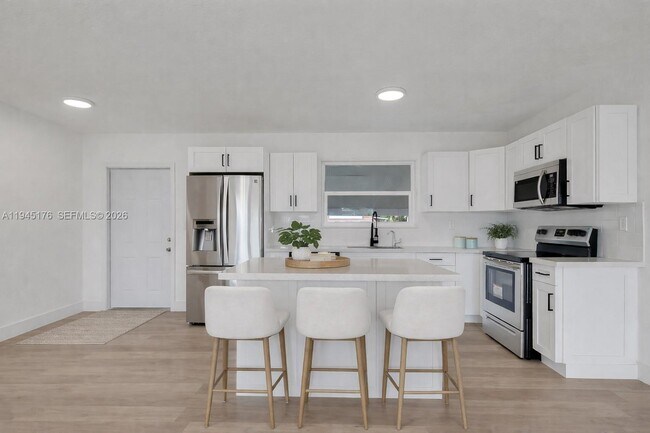 Foto del edificio - 18505 NW 23rd Ct