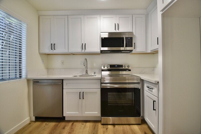 Building Photo - 14033 Bessemer St