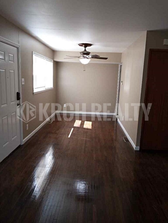 Building Photo - 457 Shepley Dr