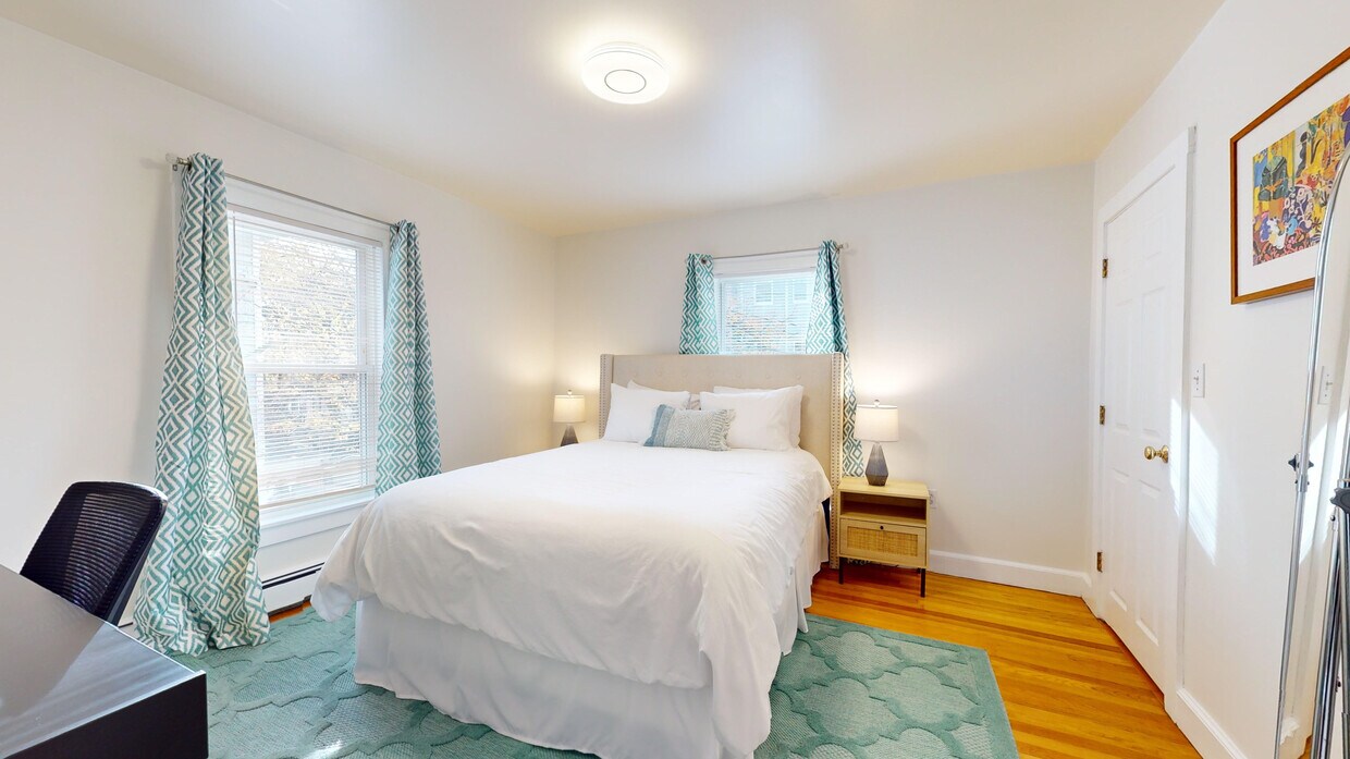 Primary Photo - 22 Hews St