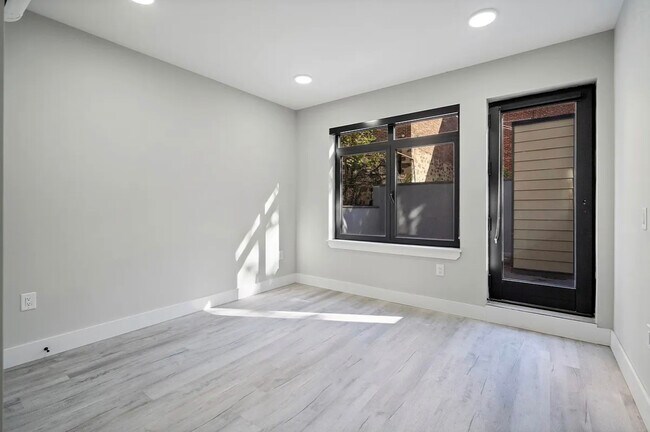 Foto del edificio - 80 Romaine Ave