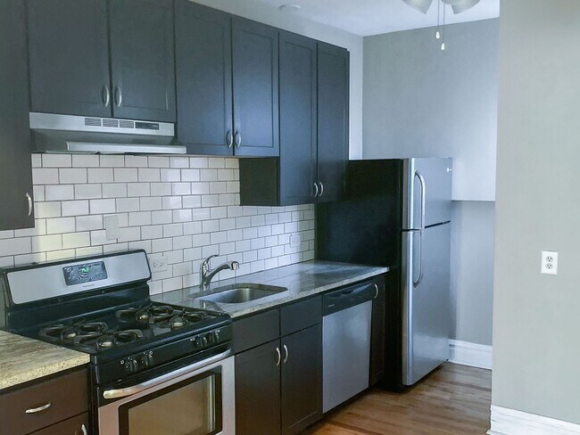 Building Photo - 5061 N Damen Ave