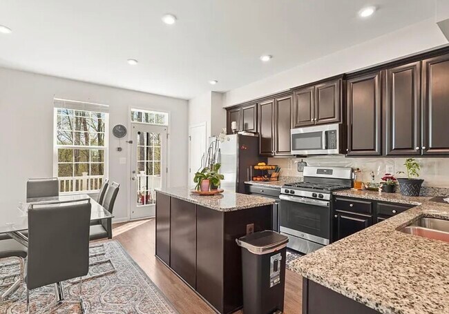 Foto del edificio - 527 View Point Way