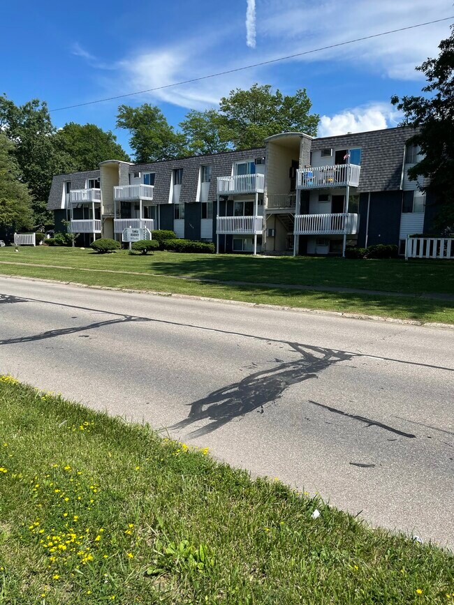 Tower Regency & Tower Garden 1027 Tower Blvd Lorain, OH Apartments