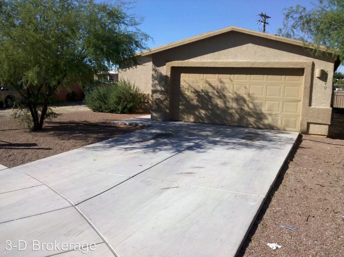 Primary Photo - 3 br, 2 bath House - 2049 E Cochise Vista