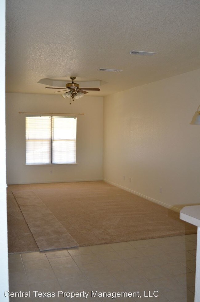 Building Photo - 908 Rebecca Ln