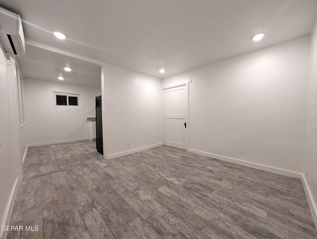 Building Photo - 2315 Montana Ave