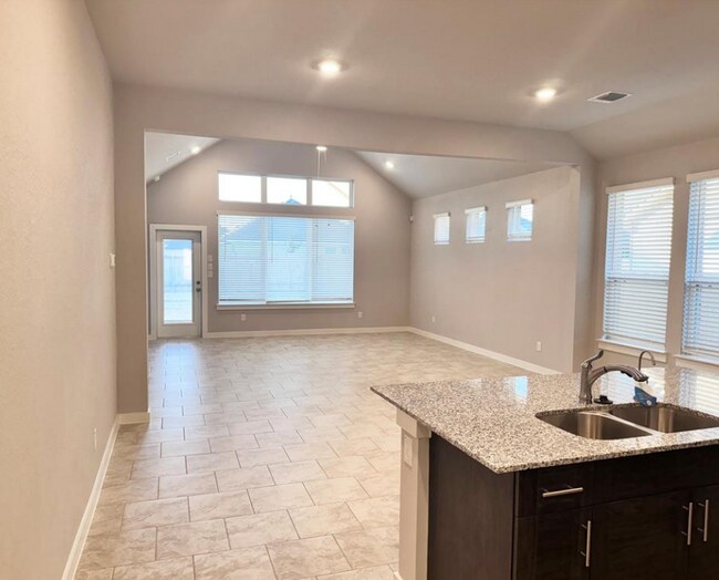 Foto del edificio - 18300 Emu Ln