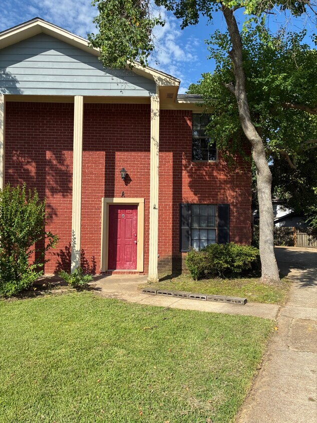 Foto principal - 719 Wicklow Pl