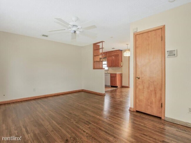 Building Photo - 3 br, 1 bath House - 2820 S. Greenway Blvd.