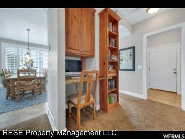 Building Photo - 4 br, 3.5 bath House - 5557 W Coventry Road
