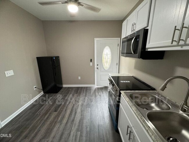 Foto del edificio - 4028 Remington Oaks Cir