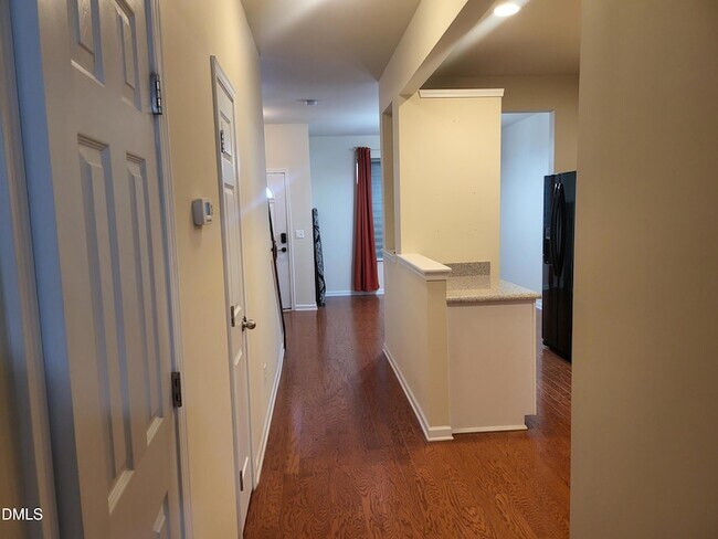 Building Photo - 100 Stratford Lakes Dr