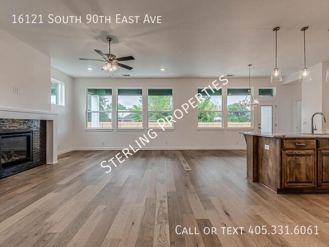 Building Photo - 16121 S 90th East Ave