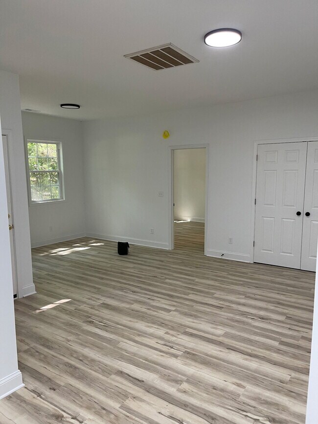 Foto del edificio - 115 Wild Primrose Ln