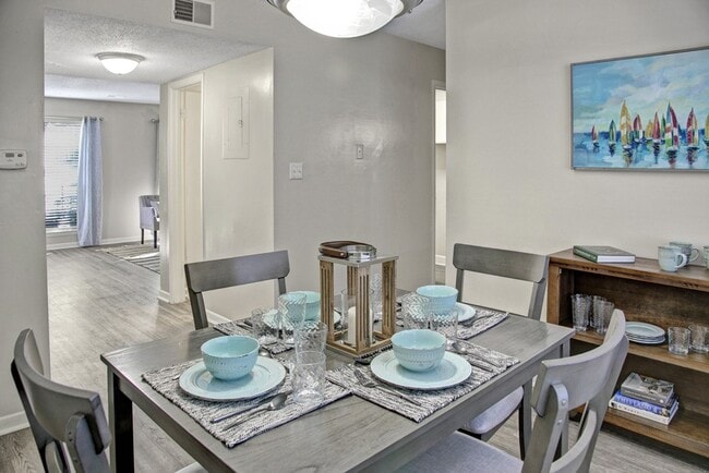 Área de comedor - Madison Park Apartments & Townhomes